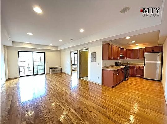1st image of 5828 44th Ave #3H