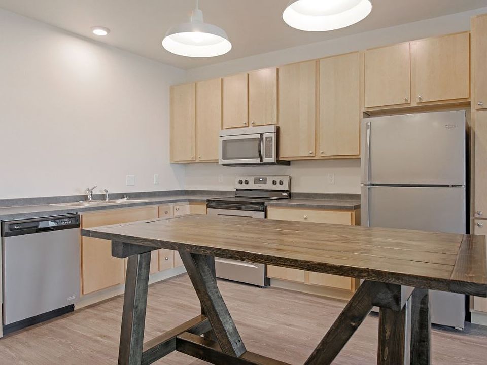 1st image of 2401 40th Ave SE #303