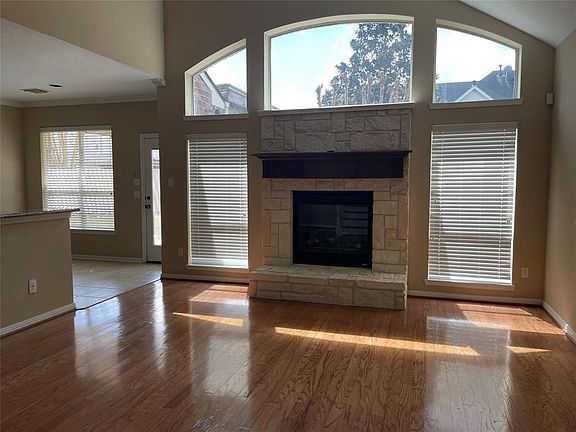 2nd image of 1515 Mesa Verde Dr