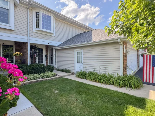 836 Golf Course Rd, Crystal Lake, IL 60014