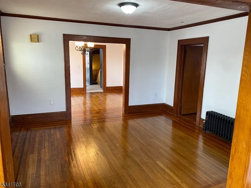 3 bed, 1.0 bath, $2,900 — Photo 3