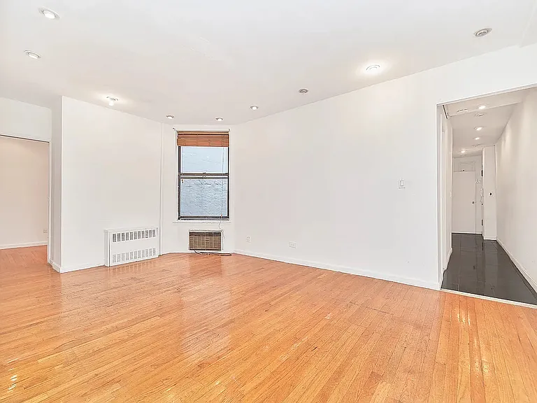 152 E 22nd St #5-C — Photo 2