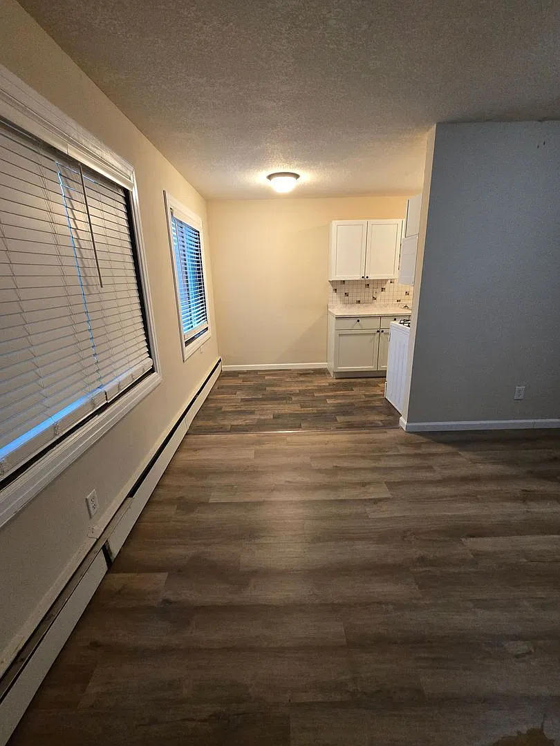 2 bed, 1.0 bath, $1,050 — Photo 3
