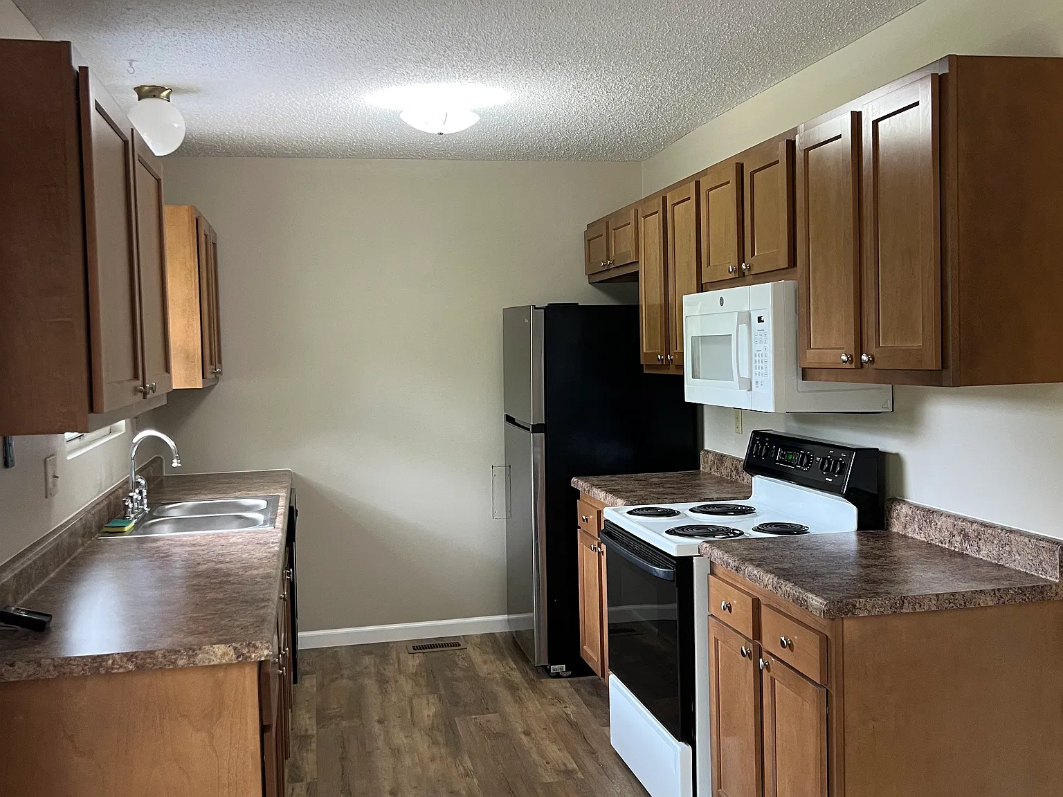 3 bed, 1.5 bath, 1100 sqft, $1,300 — Photo 3