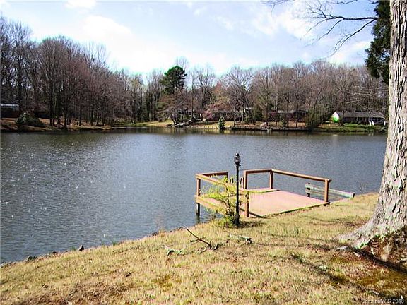 4th image of 7101 Lakeside Dr