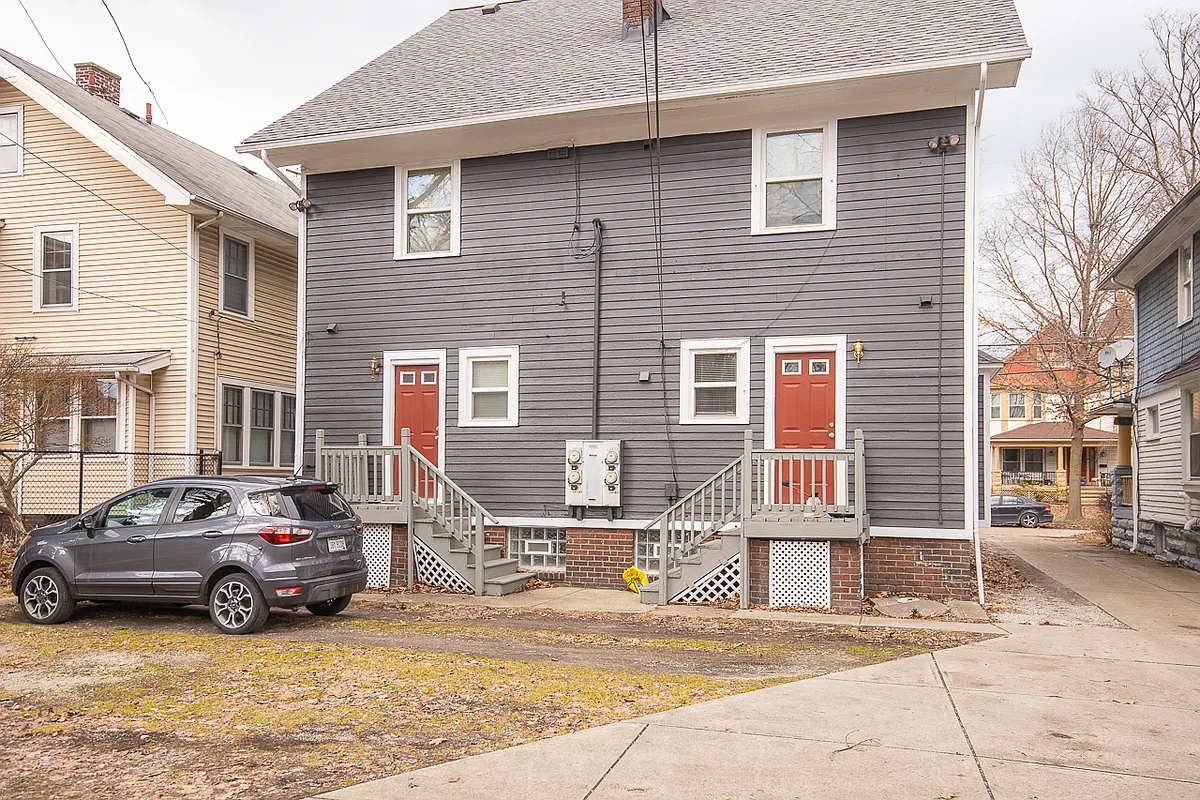 Building Photo - 6915 Franklin Blvd Unit D