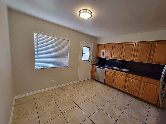 Dine-in-kitchen