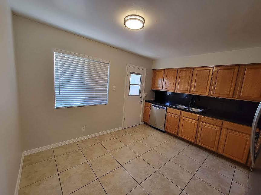 Dine-in-kitchen