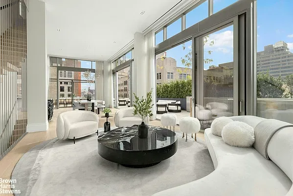 Living room, photo 1