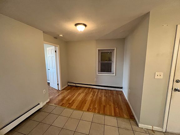 4th image of 139 Chelsea St #2B