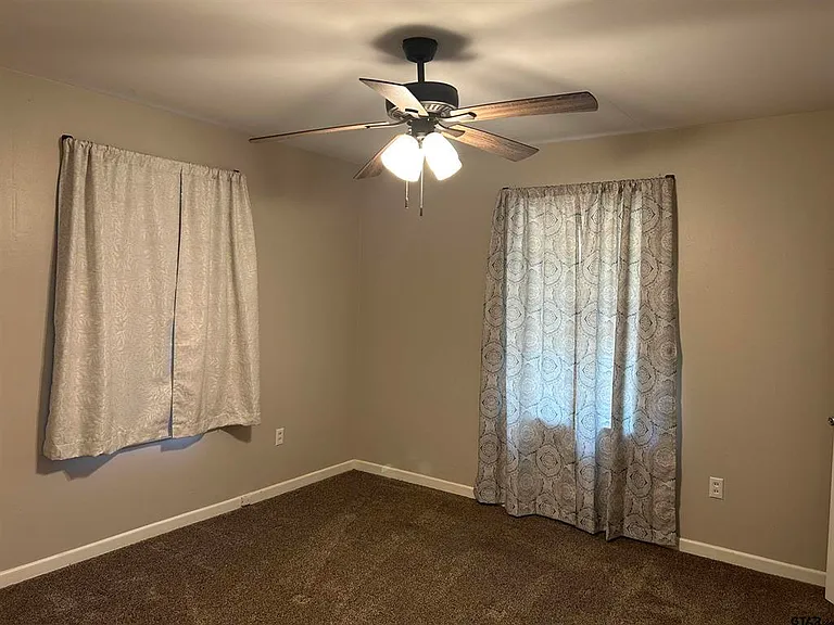 207 Betts Dr — Photo 5