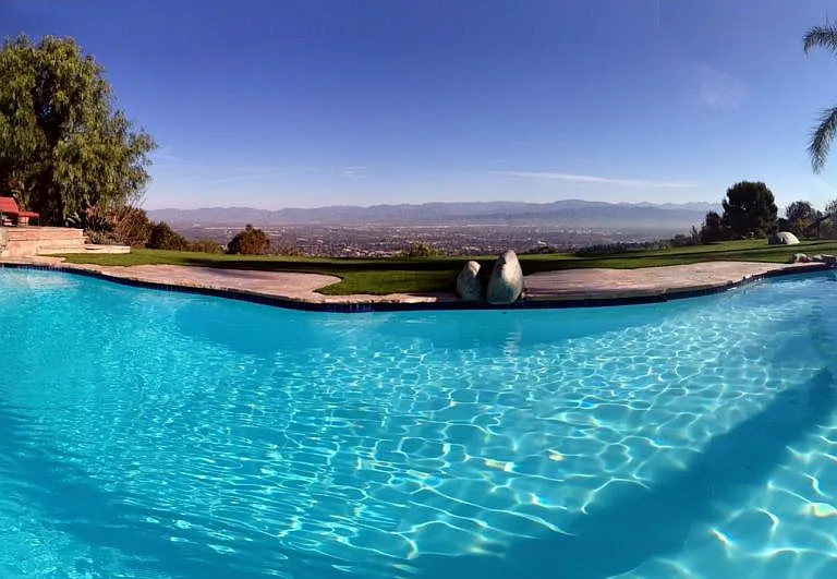 13318 Mulholland Dr — Photo 8