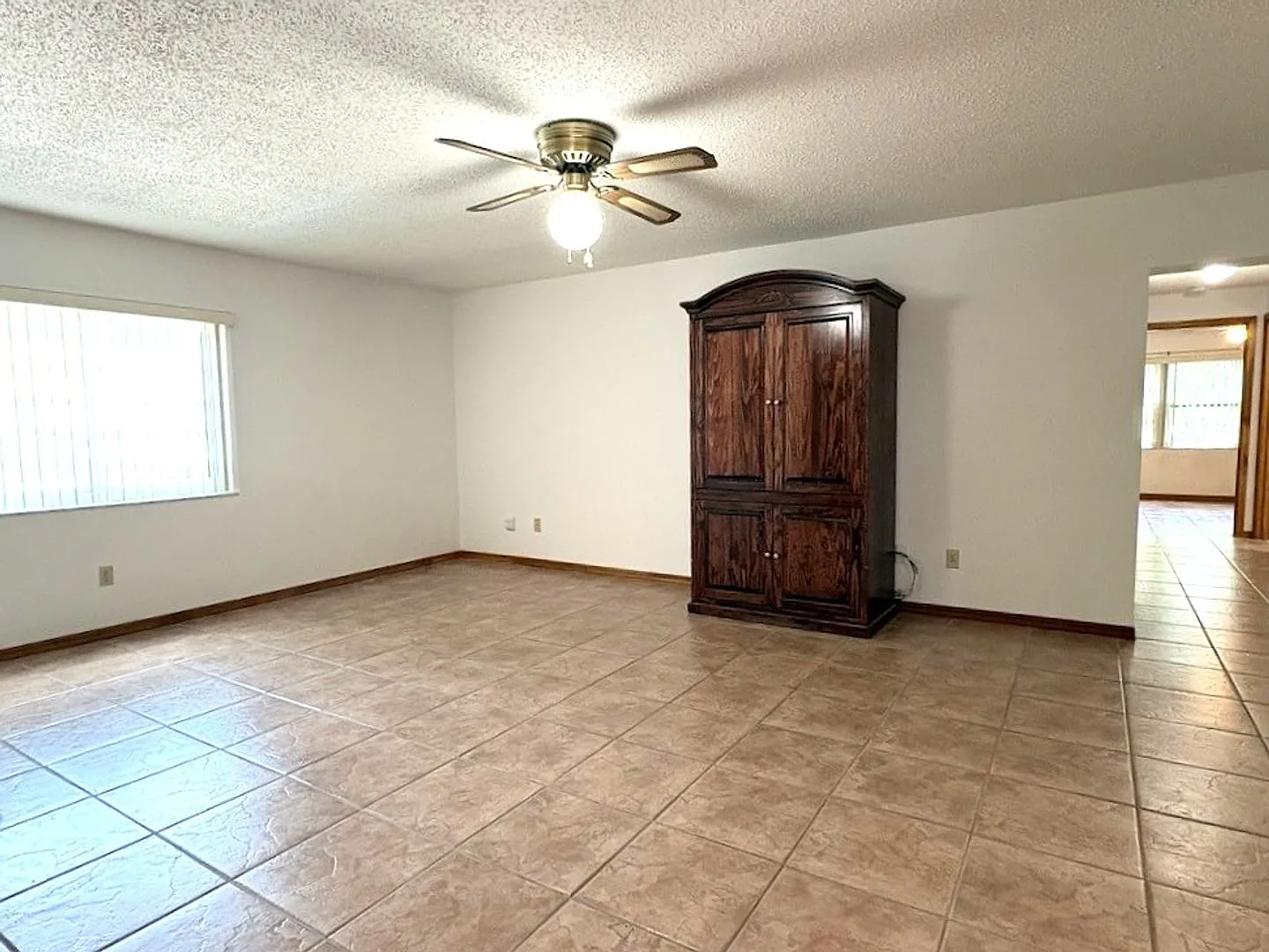 Cozy 2 Bedroom First Floor Condo! — Photo 4