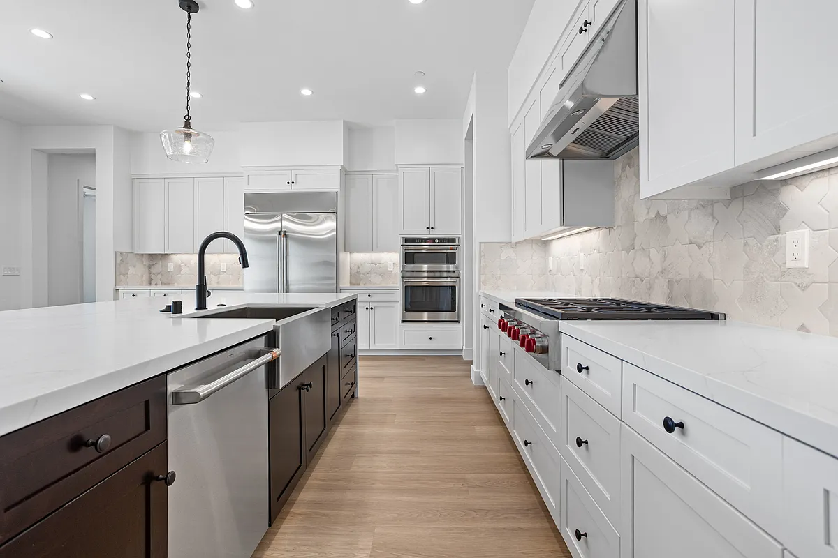 6 bed, 3519 sqft, $8,300 — Photo 2