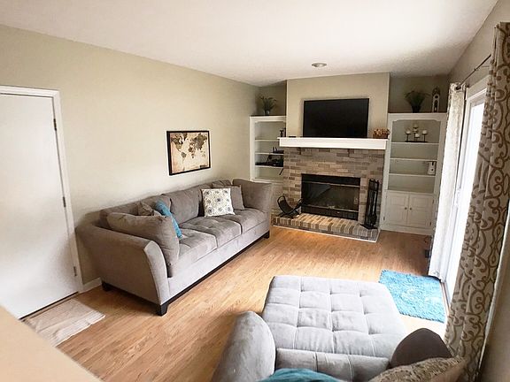 3rd image of 55835 Jefferson Knolls Dr