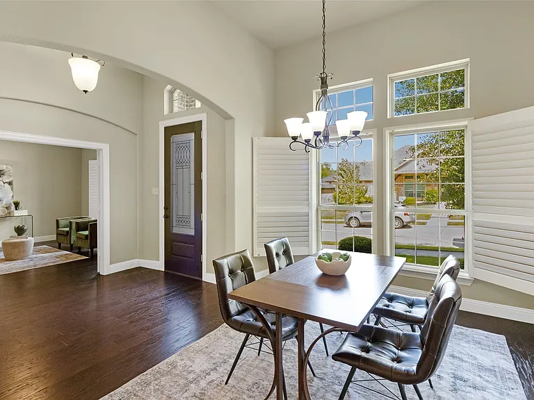 3921 Cameron Ln — Photo 3