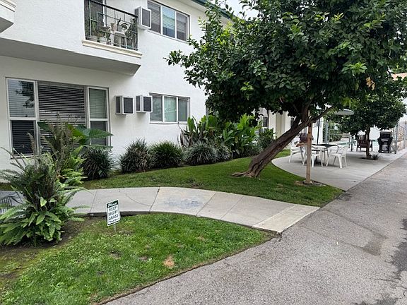 2nd image of 12817 Moorpark St #3