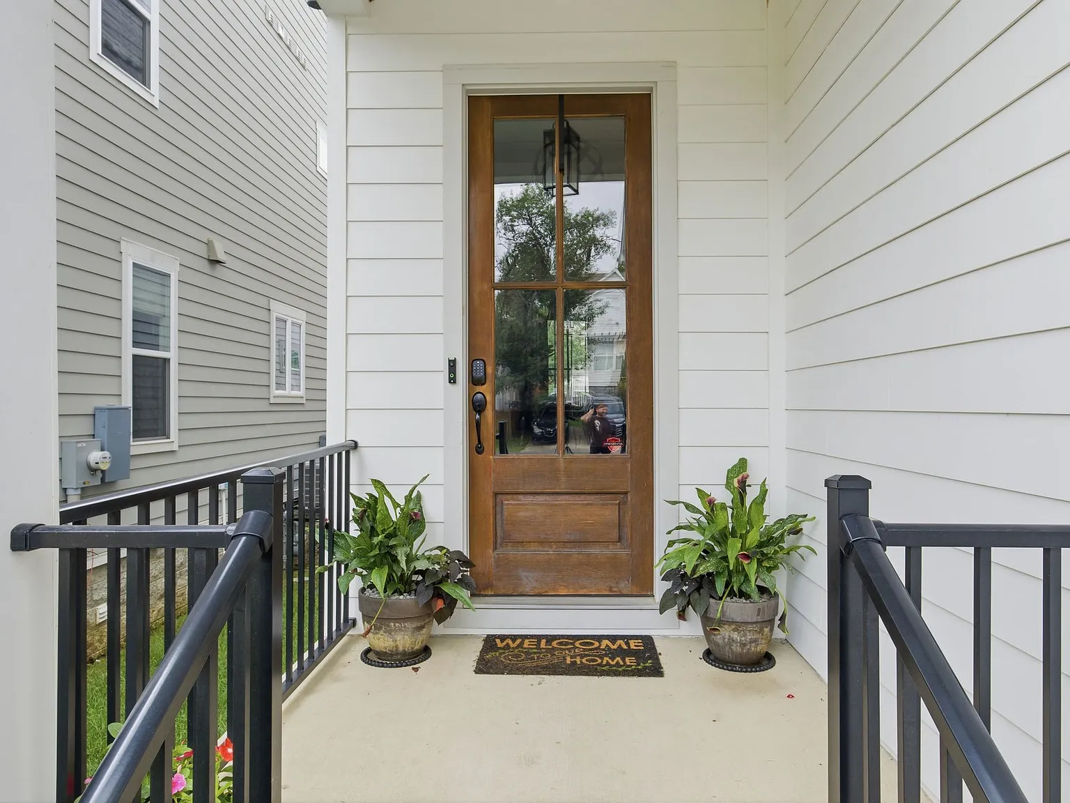3 bed, 2.5 bath, 2270 sqft, $3,900 — Photo 2