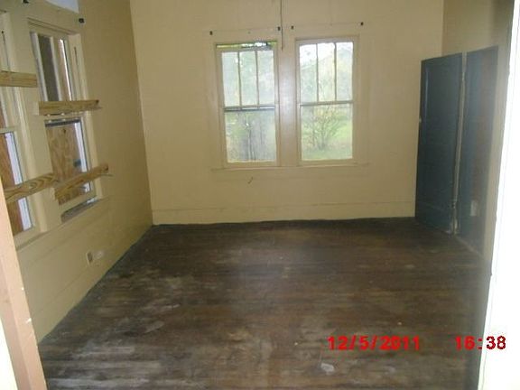 4th image of 710 N Central Ave