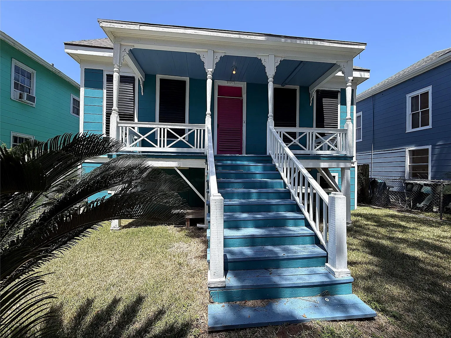 2 bed, 1.0 bath, 1702 sqft, $2,100 — Photo 1