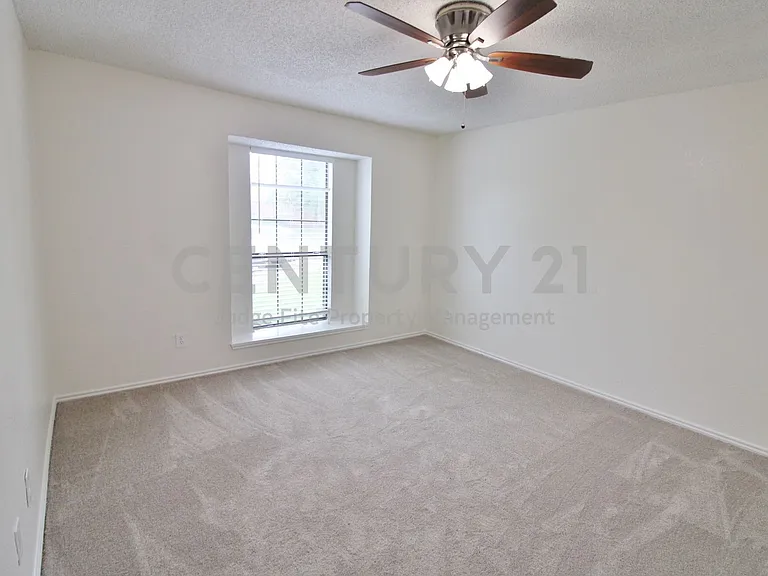 1103 Hemlock Ct — Photo 8