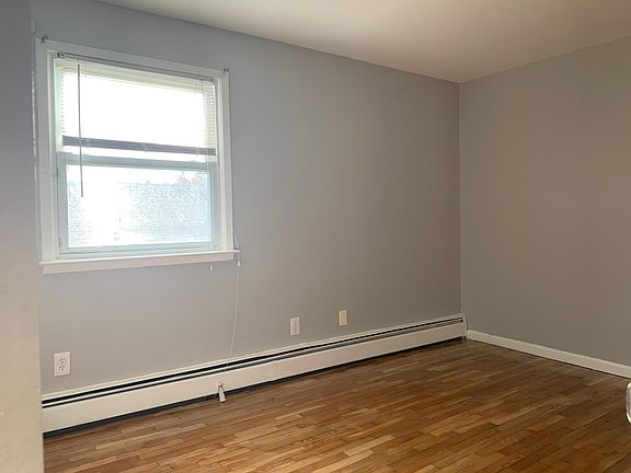 5th image of 148 Truman Ave #2