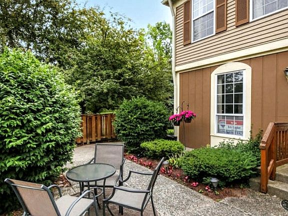 2nd image of 3581 Whispering Brook Ct SE
