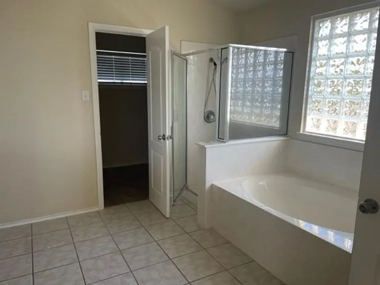 2105 Fall Creek Dr — Photo 5