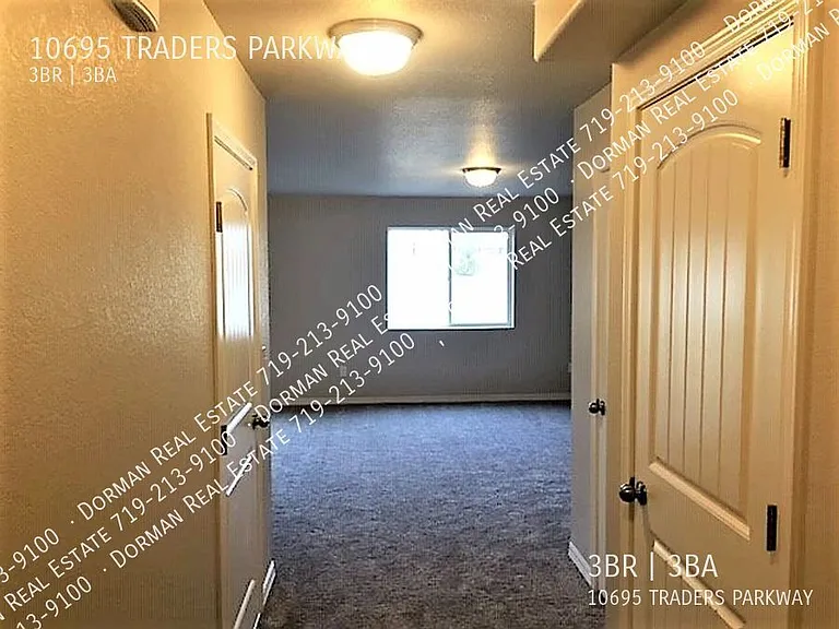 10695 Traders Pkwy — Photo 16