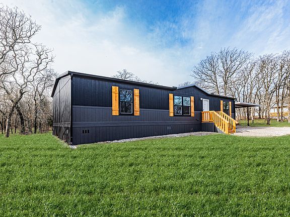 2nd image of 300 Huddleston Rd