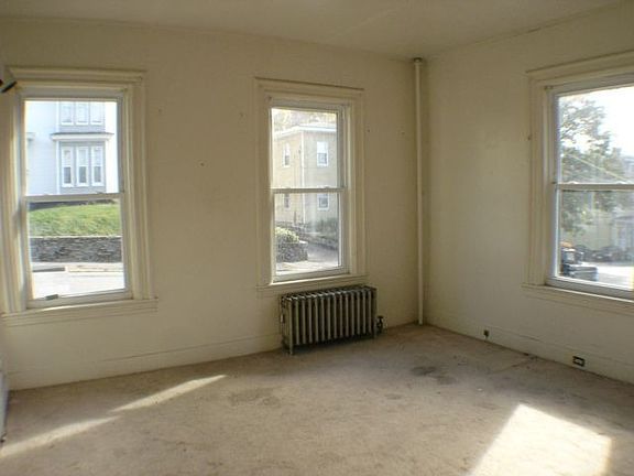 Bottom Apartment- bedroom
