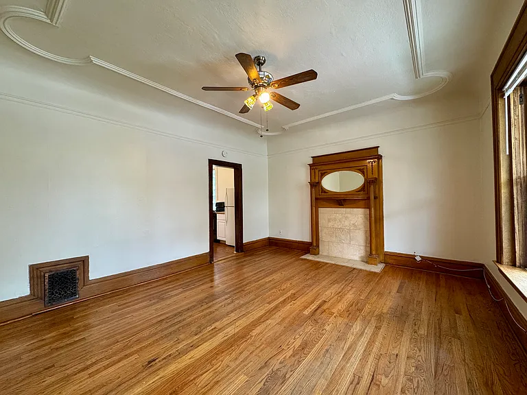 1638 N High St #1 — Photo 4