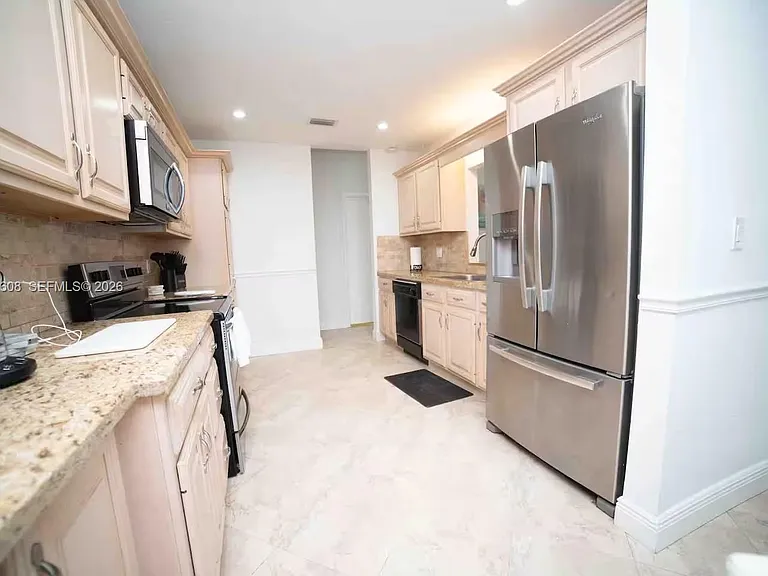 11931 SW 132nd Ave — Photo 6