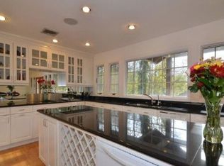 4 Bayberry Rd, Setauket, NY 11733