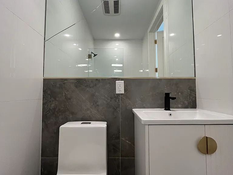 50 Grace St #1L — Photo 4