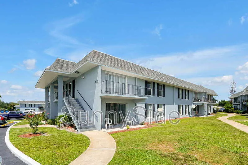 2 bed, 2.0 bath, 944 sqft, $1,390 — Photo 2