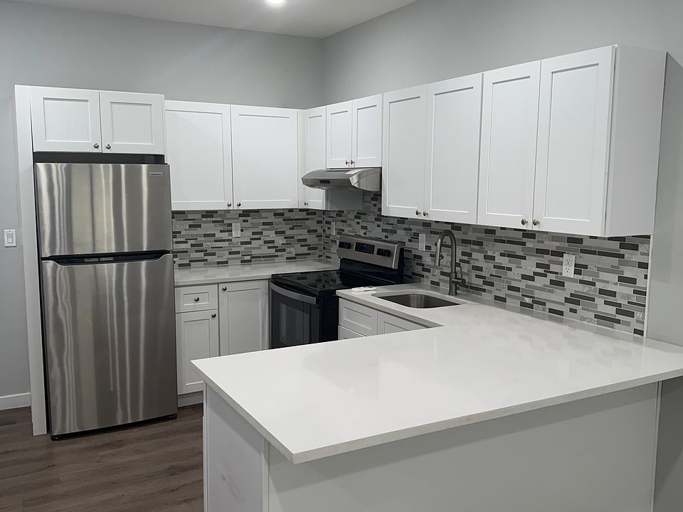 1st image of 168 Rosa Parks Blvd #4