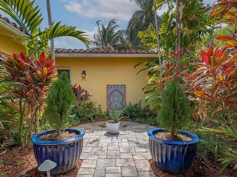 330 Royal Plaza Dr — Photo 30