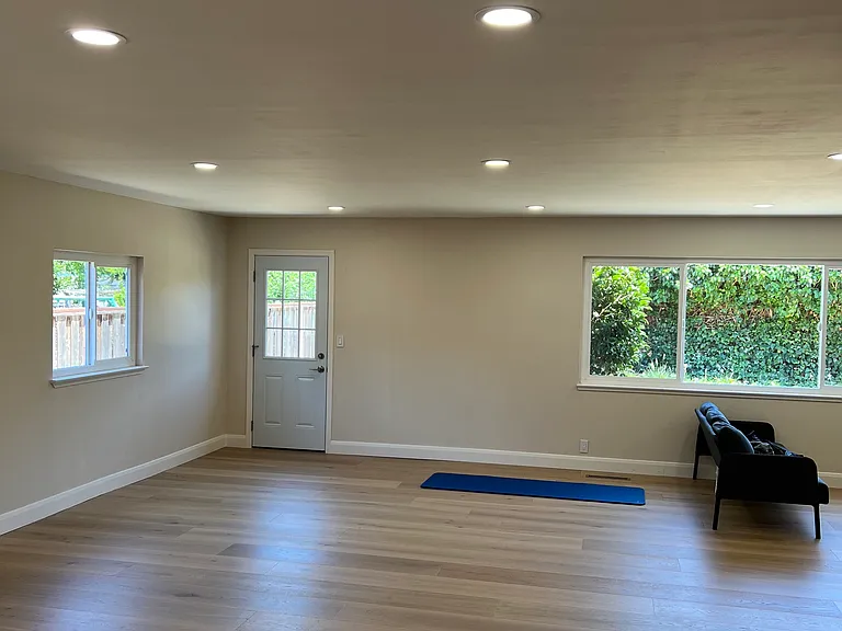 1333 Ridgeley Dr — Photo 2