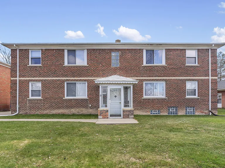 19162 Beech Daly Rd #5 — Photo 2