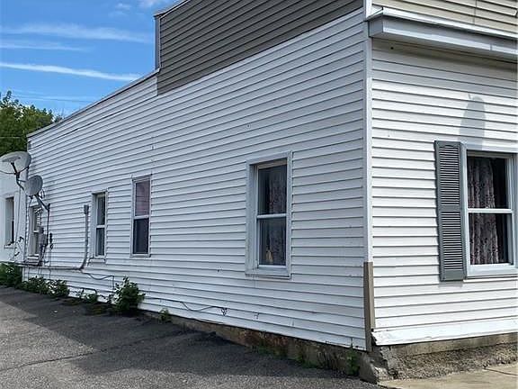 3rd image of 1150 E Lovejoy St #Ii