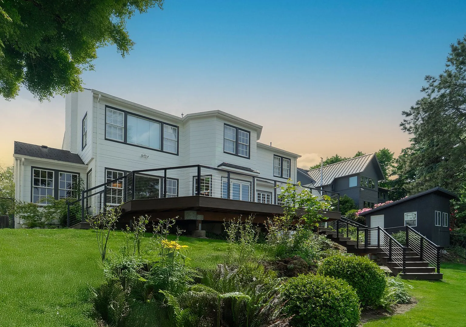 Stunning Luxurious Home with City Views! — Photo 1