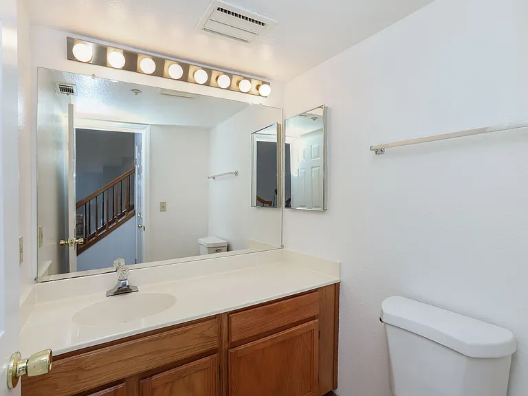 1055 Hull Ln — Photo 31