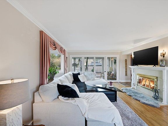 4th image of 488 Glenbrook Dr