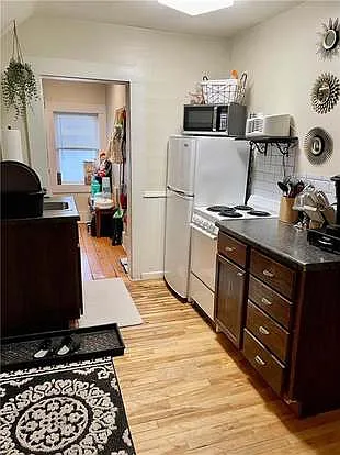 533 Putnam St #2 — Photo 6