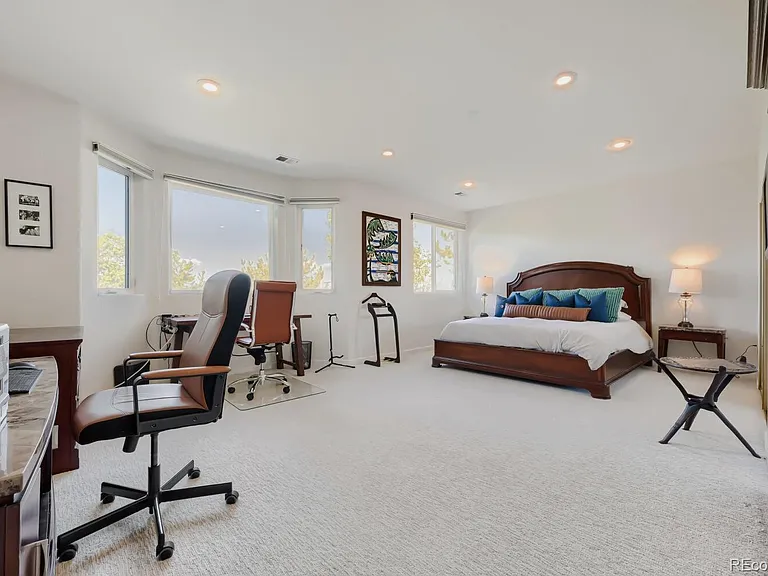 21037 E Nichols Pkwy — Photo 22
