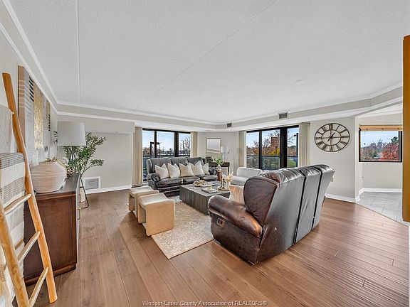 4th image of 109 Robson Rd #201
