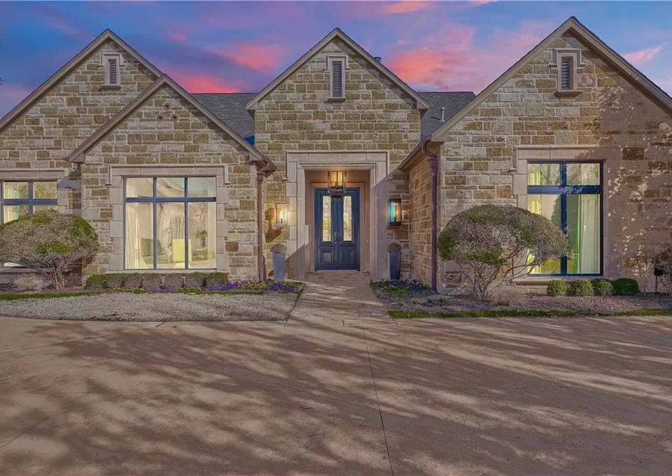 1st image of 15021 Laurin Ln