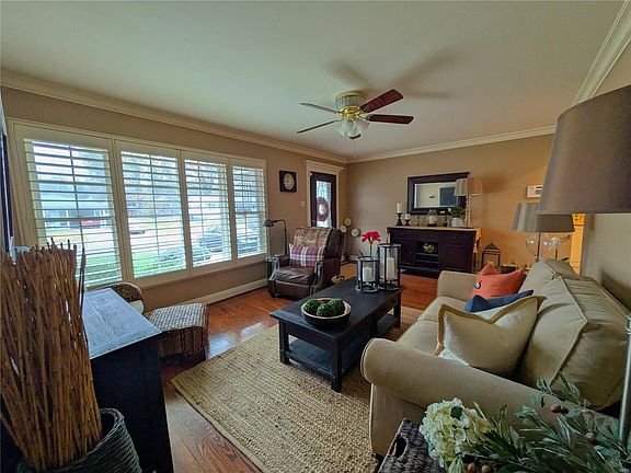 4th image of 9742 Harold Dr