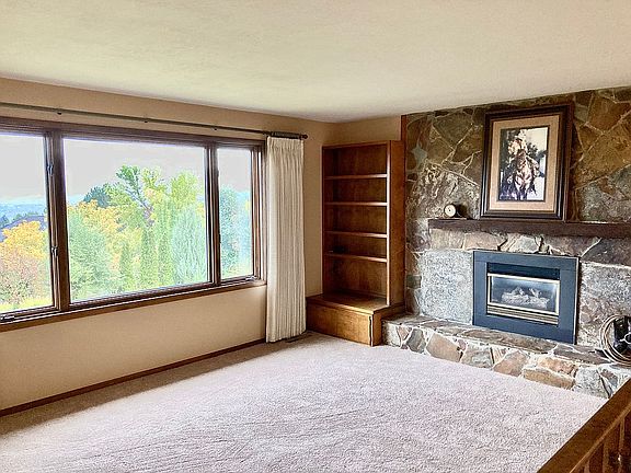 Living Rm with gas fireplace